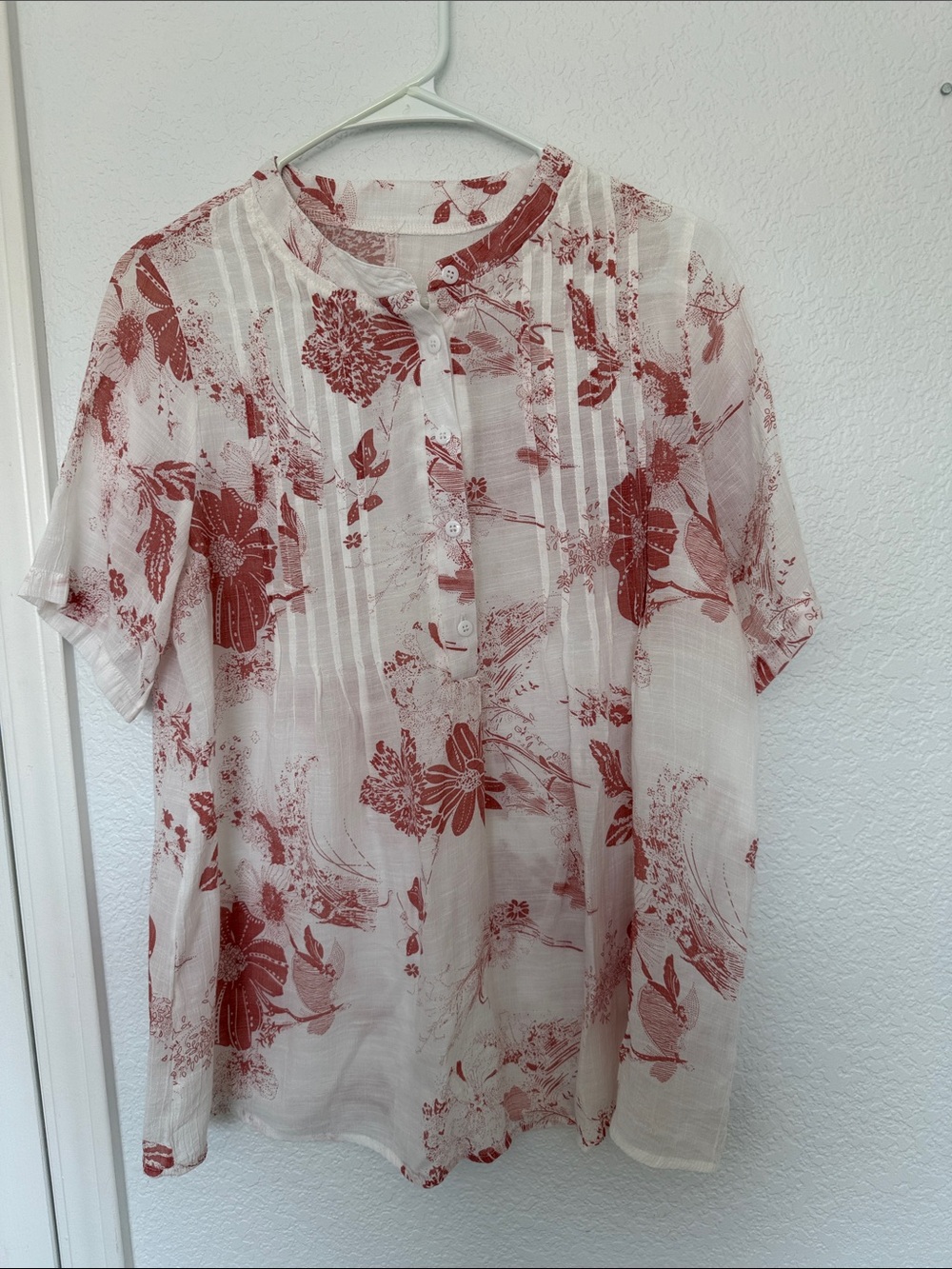 Women’s Floral Pintuck Short-Sleeve Shirt - White with Rust Floral